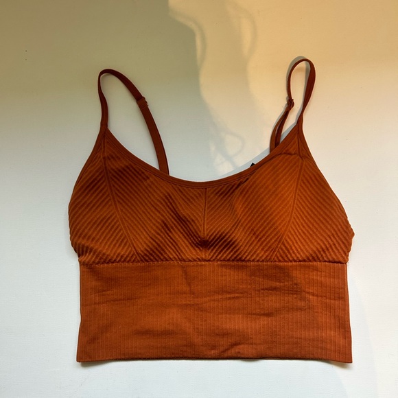 PINK Victoria's Secret Tops - PINK workout top‎